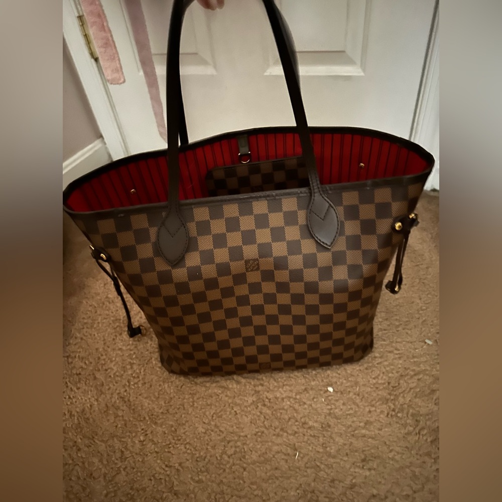 Louis Vuitton neverfull MM 2018. Comes with pouch